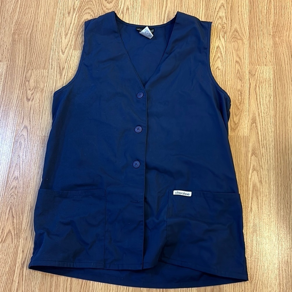 Cherokee scrub top size medium​​​​